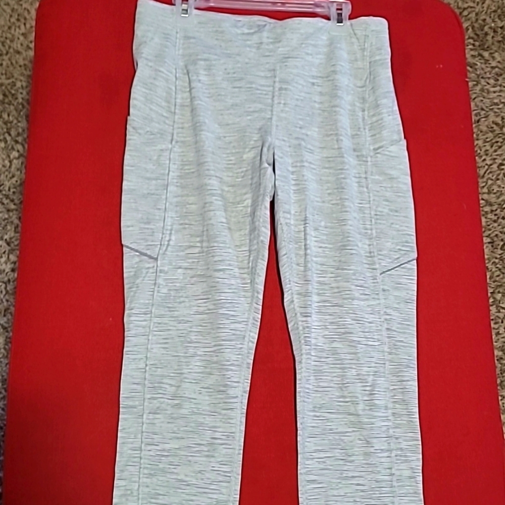 Size 8 lululemon fast and free running crops with pockets